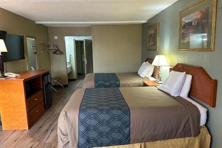 2 Double Beds (8 of 17)