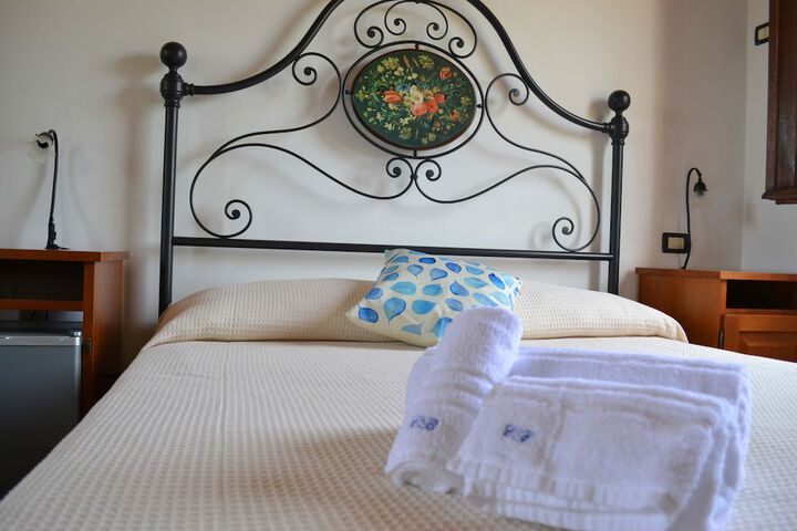 Room 16 of 48