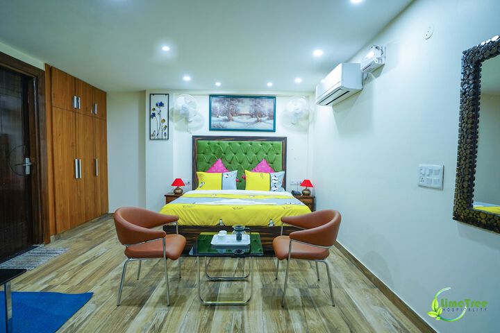Room 2 of 18