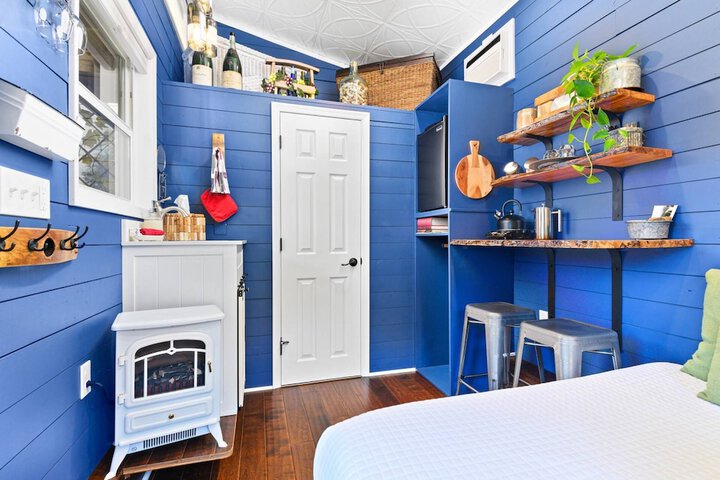 Room 52 of 152