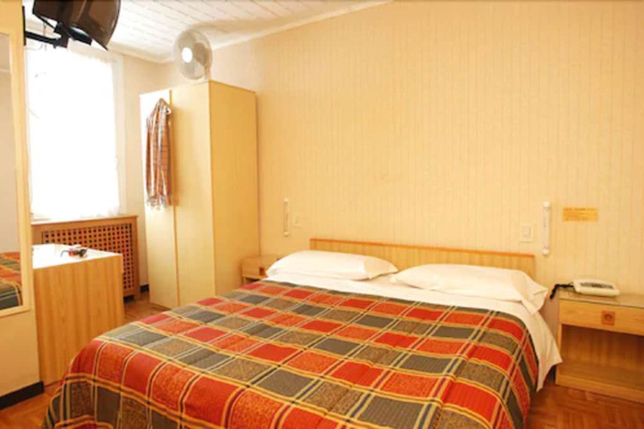Room 20 of 34