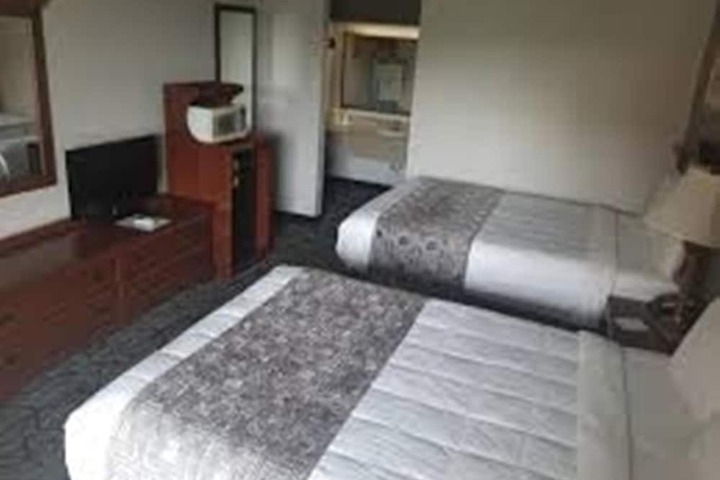 2 Double Beds (1 of 12)