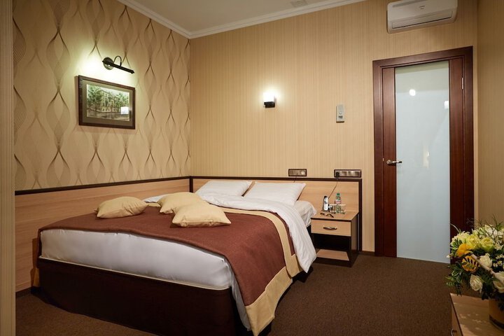 Room 21 of 34