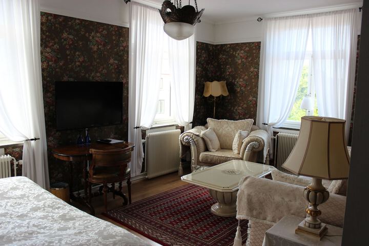 Room 7 of 48