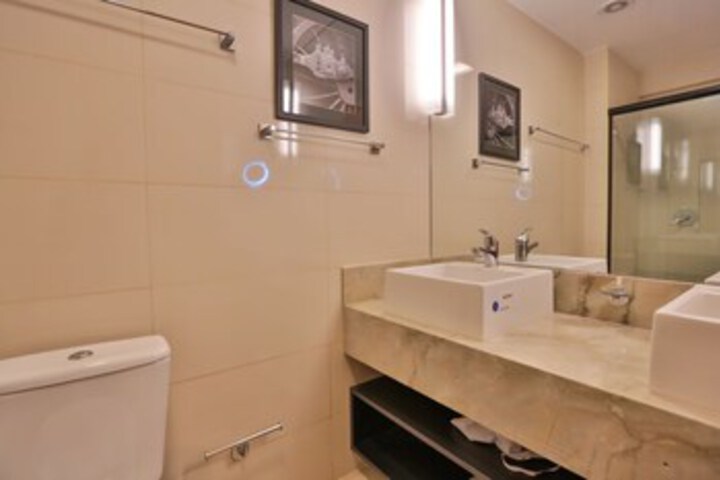 Room 3 of 13