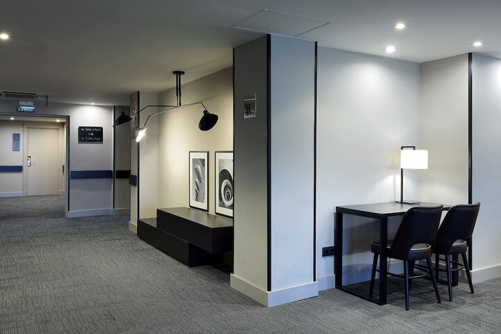 Room 30 of 84