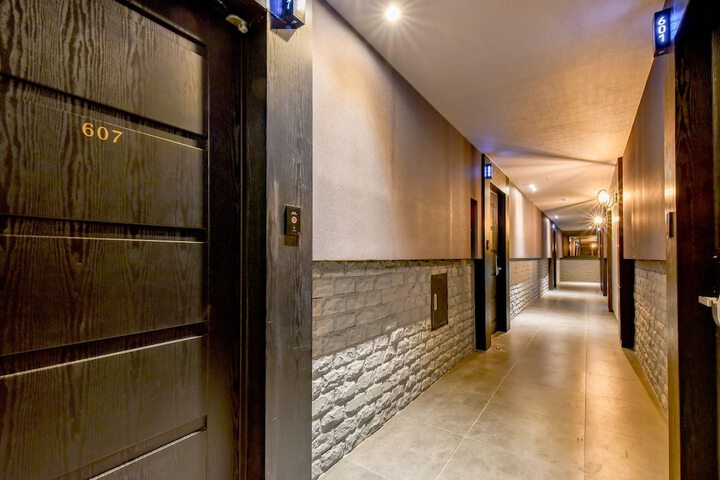 Ballroom/Hall 73 of 84