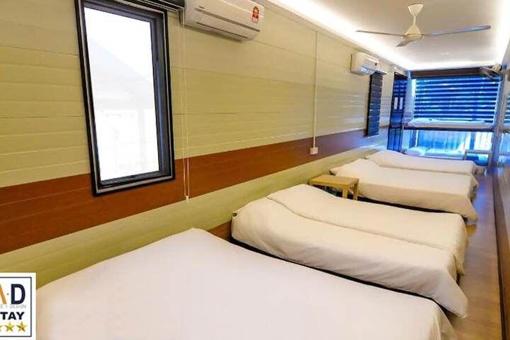 Room 6 of 18