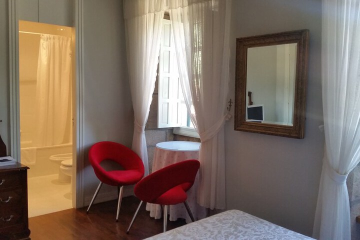 Room 5 of 83