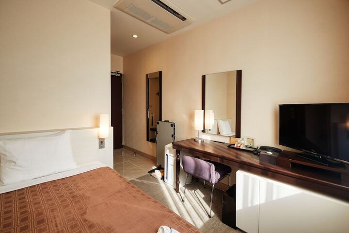 Room 13 of 79