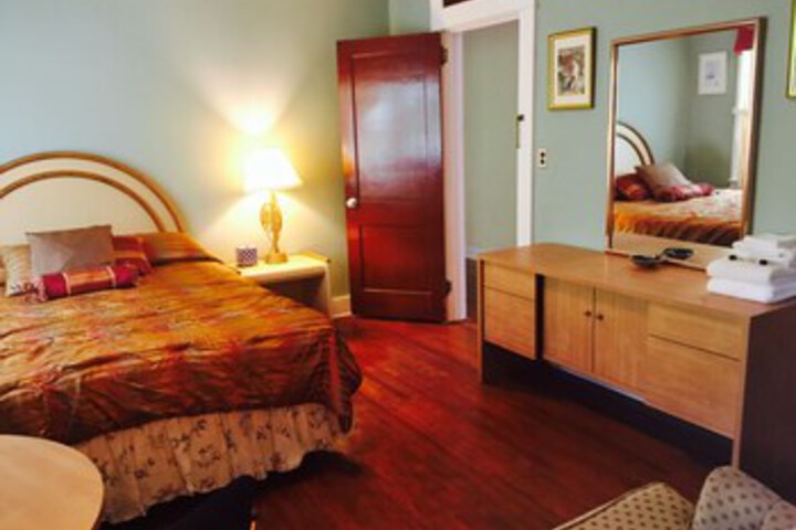 Room 28 of 246