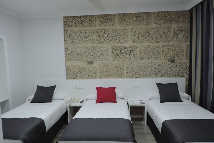 Room 7 of 42
