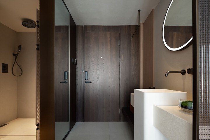 Room 10 of 64