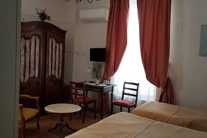 Room 2 of 41