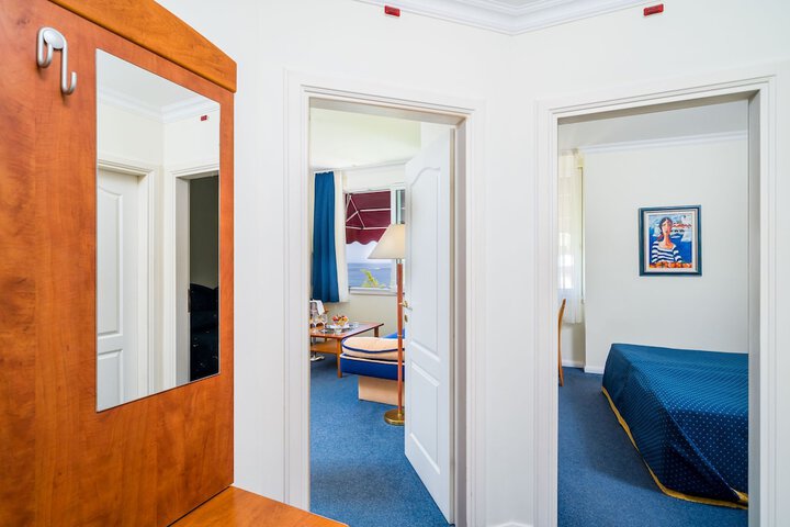 Room 21 of 53