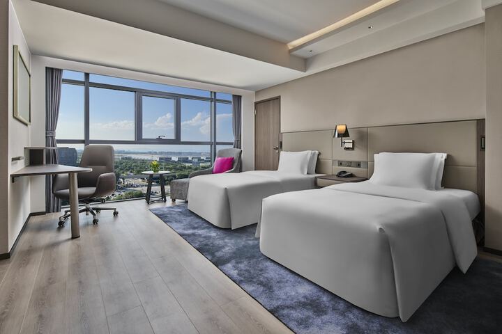 Room 9 of 107