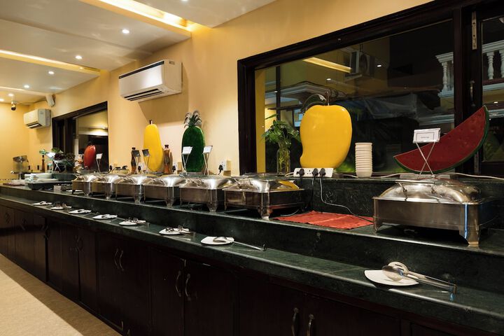 Dining 83 of 102