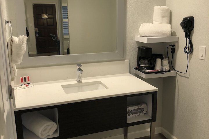 Bathroom sink