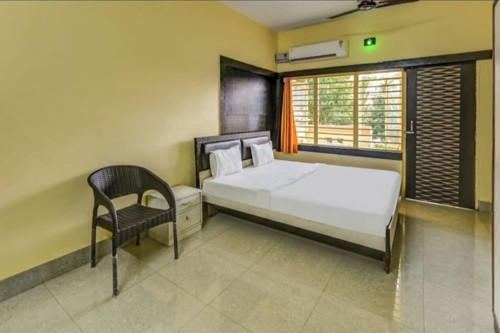 Room 8 of 18