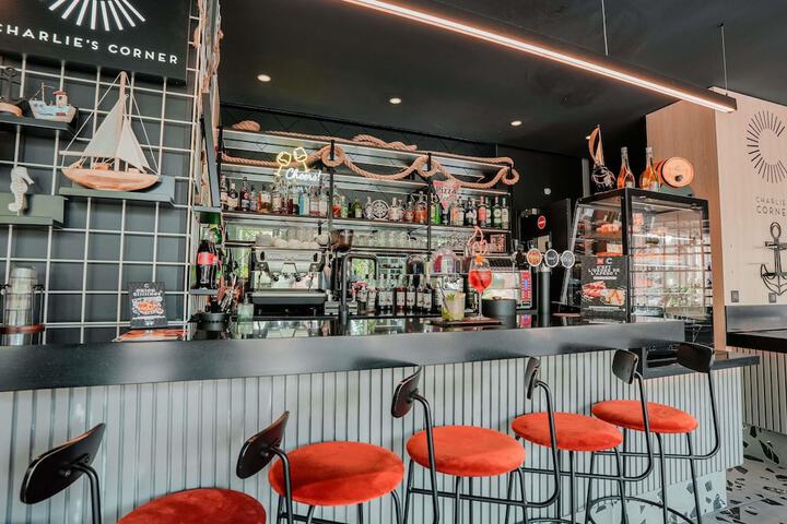 Lounge 100 of 127