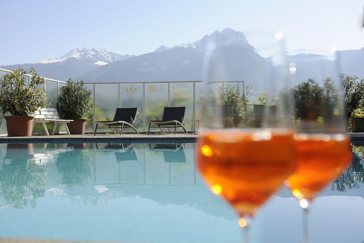 Pool 64 of 100