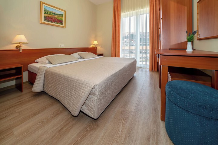 Room 56 of 235