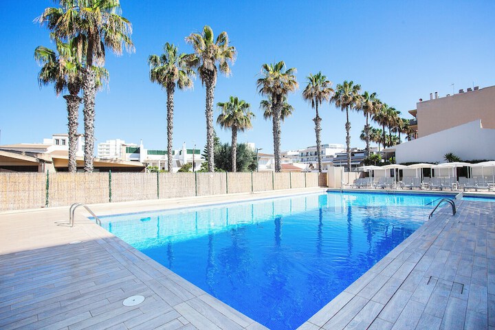 Hotel Pool