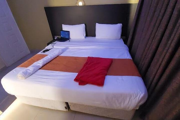 Room 5 of 11