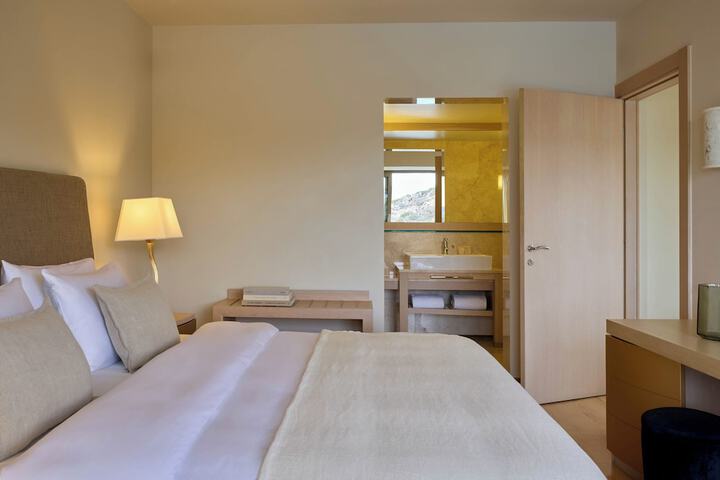 Room 49 of 241