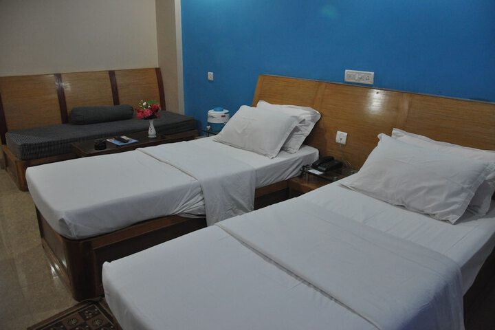 Room 5 of 18