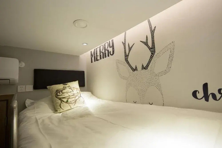 Room 4 of 11