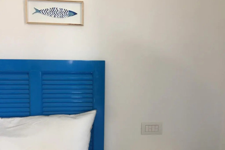 Room 5 of 11
