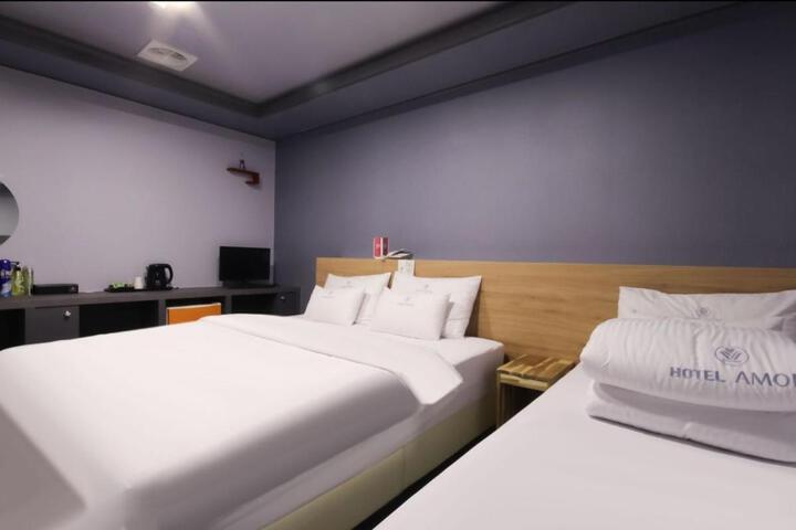 Room 16 of 121