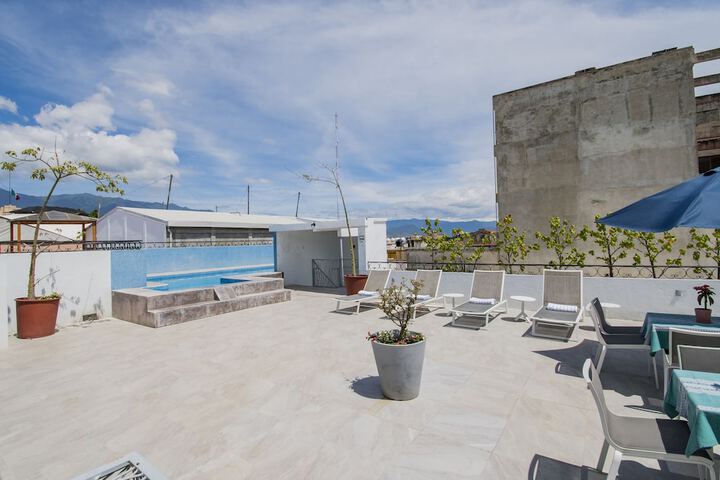 Sundeck 78 of 95