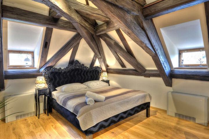 Room 6 of 31