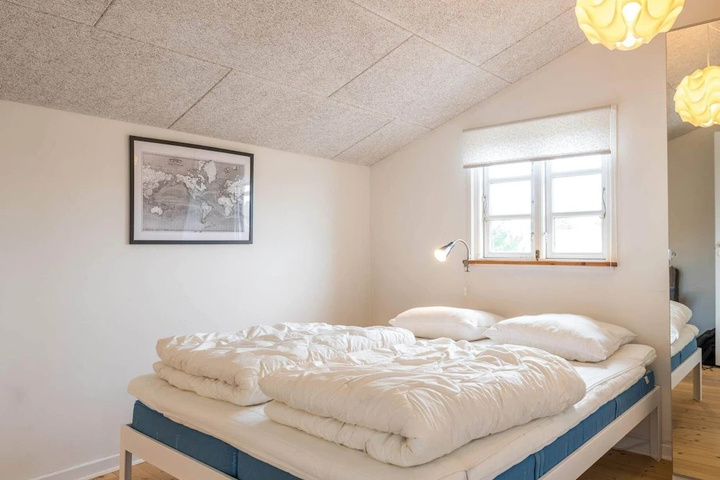 Room 4 of 15
