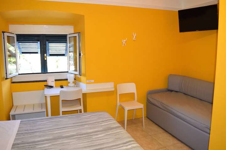 Room 10 of 51