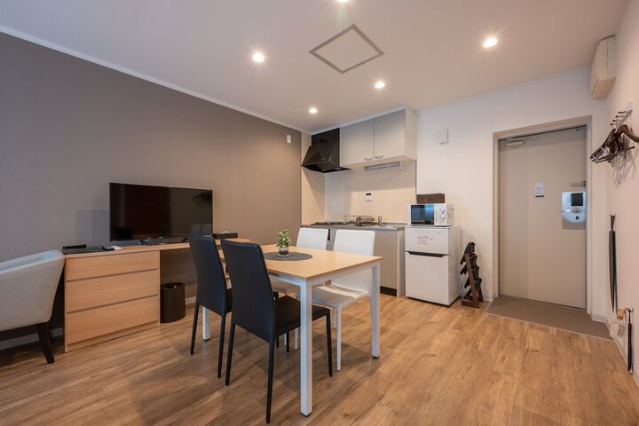 Room 5 of 18