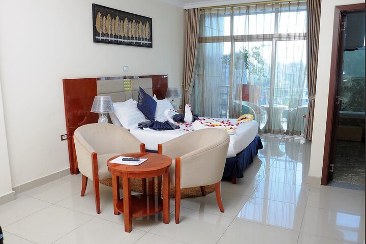 Room 4 of 27