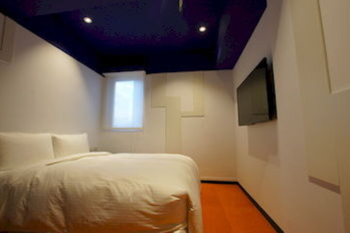 Room 35 of 65
