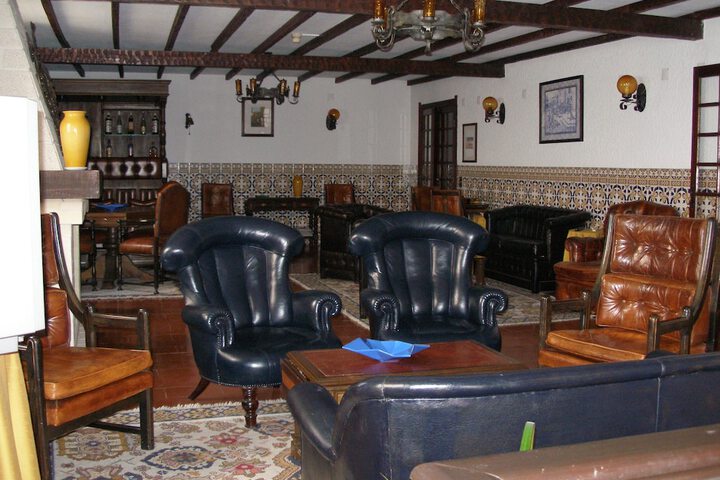 Lounge 37 of 49