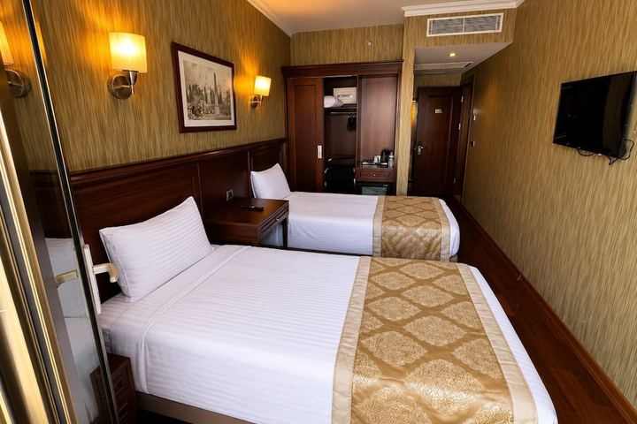 Room 22 of 40