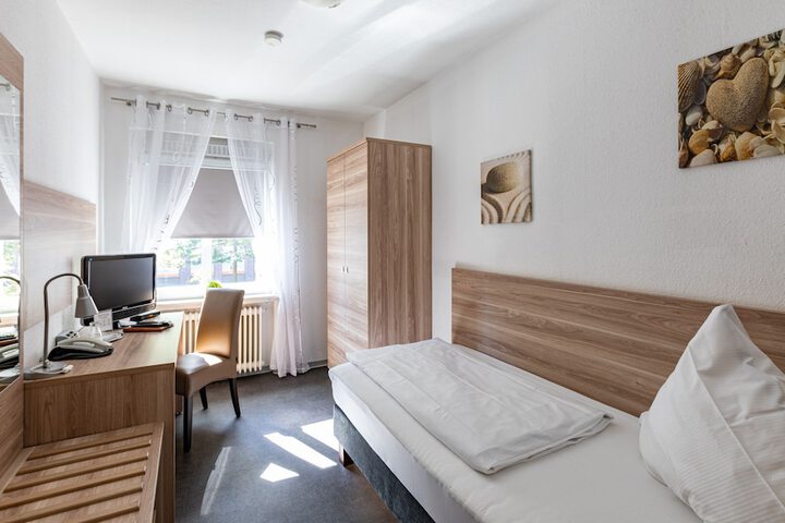 Room 6 of 14