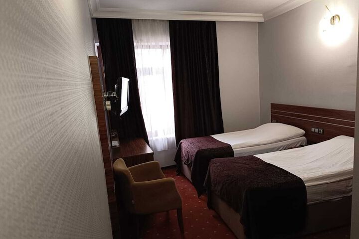 Room 5 of 18