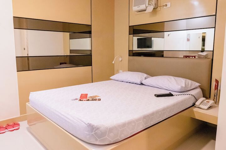 Room 18 of 33
