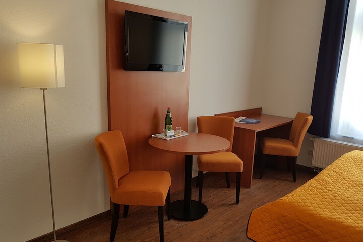 Room 8 of 52