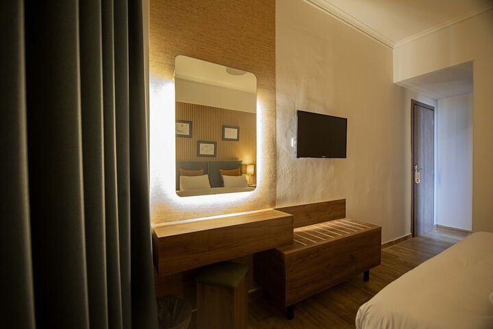 Room 6 of 19