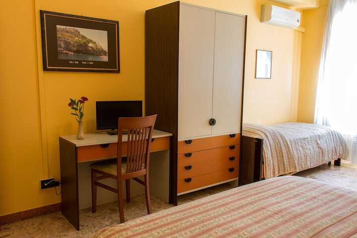 Room 21 of 24