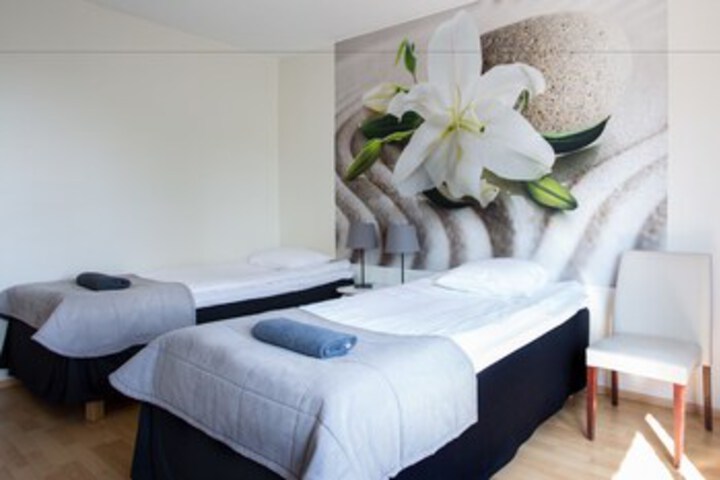 Room 8 of 9