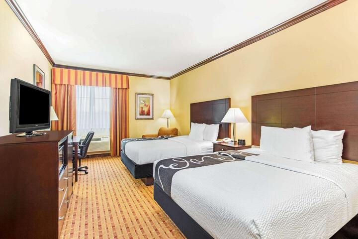 1 King Bed Deluxe (6 of 9)